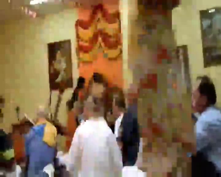ISKCON Russia, kirtan. Baby-devotee dancing