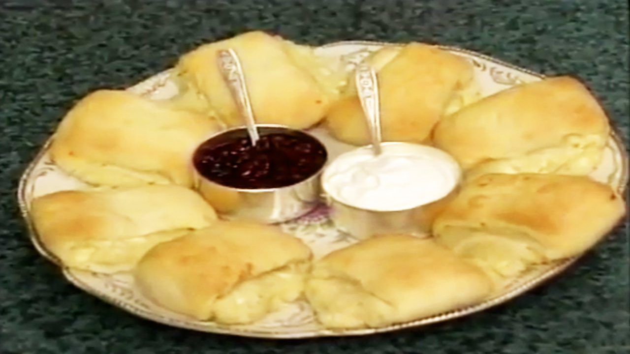 Cooking with Kurma S2-E02 -- East Meets West Buffet