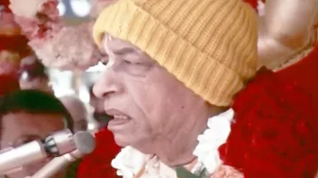 Travelling with Prabhupada -- 1974 -- Chicago,Paris,San Francisco,Geneva -- (Darshan 11)