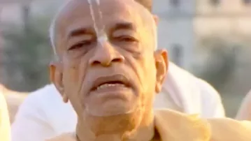 Travel with Srila Prabhupada -- 1974 -- India, Rome (Darshan 10)