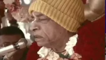 Visnujana Swami Leads Rathayatra Kirtan