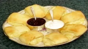 Cooking with Kurma S2-E02 -- East Meets West Buffet