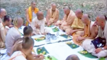 Prabhupada in India -- 1975 -- (Darshan 13)